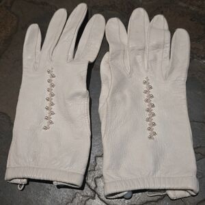 Elegant Vintage White Leather Gloves with Pearl Detailing